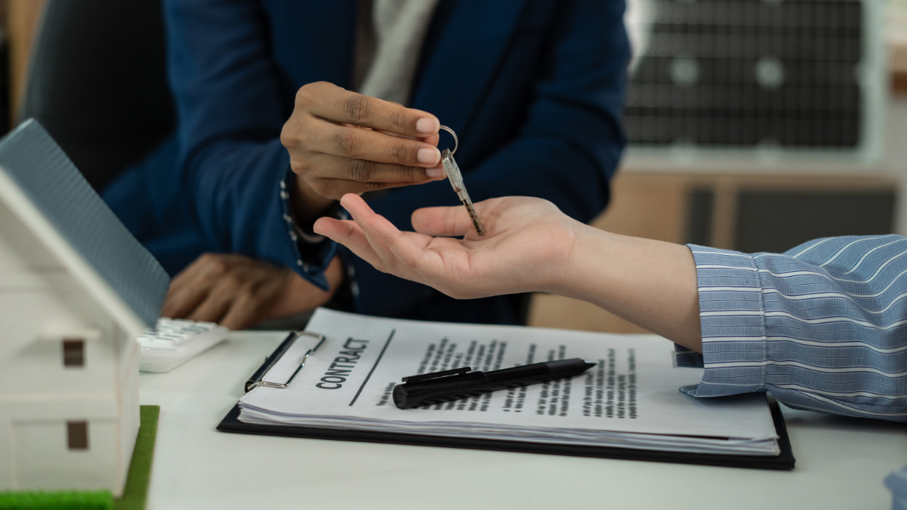person receiving keys for their new appartment