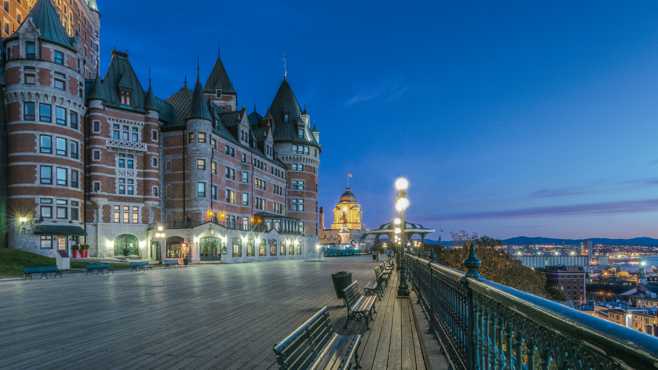 Château Frontenac and Terrasse Dufferin at night